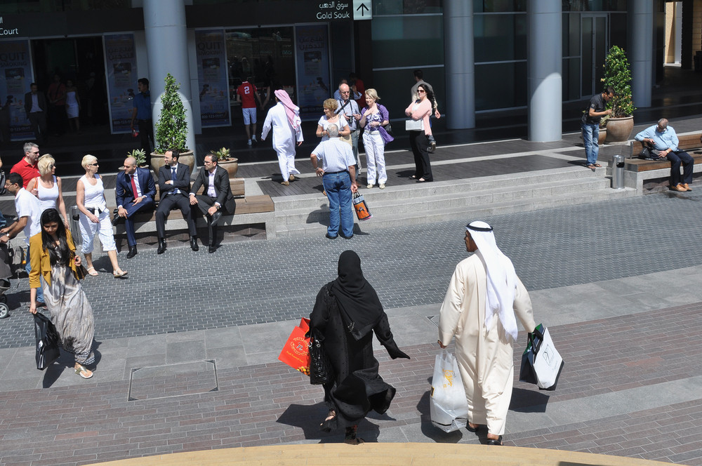 „Pare atât de greșit”. Reacția angajaților din Emiratele Arabe Unite după ce au lucrat pentru prima dată într-o vineri