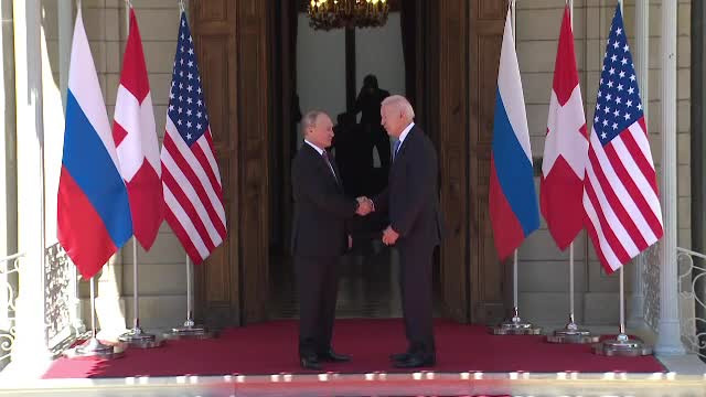 Americanii şi ruşii încep negocieri "complicate" privind Ucraina