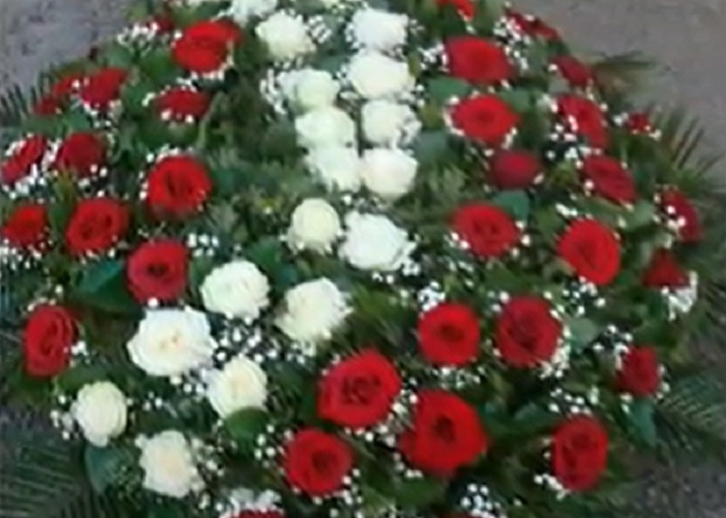 Preoții dintr-o comună sibiană nu mai vor coroane de flori la înmormântări, pentru că sunt poluante