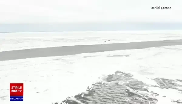 Momente de groază pentru 34 de pescari. Cum au fost salvați de pe o bucată de gheață desprinsă de țărm