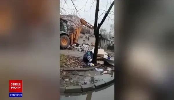 Primăria Sectorului 6 a început demolarea garajelor, pentru a crea noi locuri de parcare