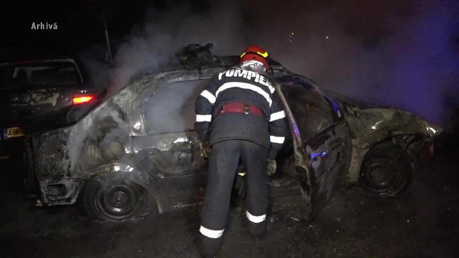 Fapte demne de filmele cu mafioți în Bistrița. Doi tineri erau plătiți să incendieze mașini și să spargă case