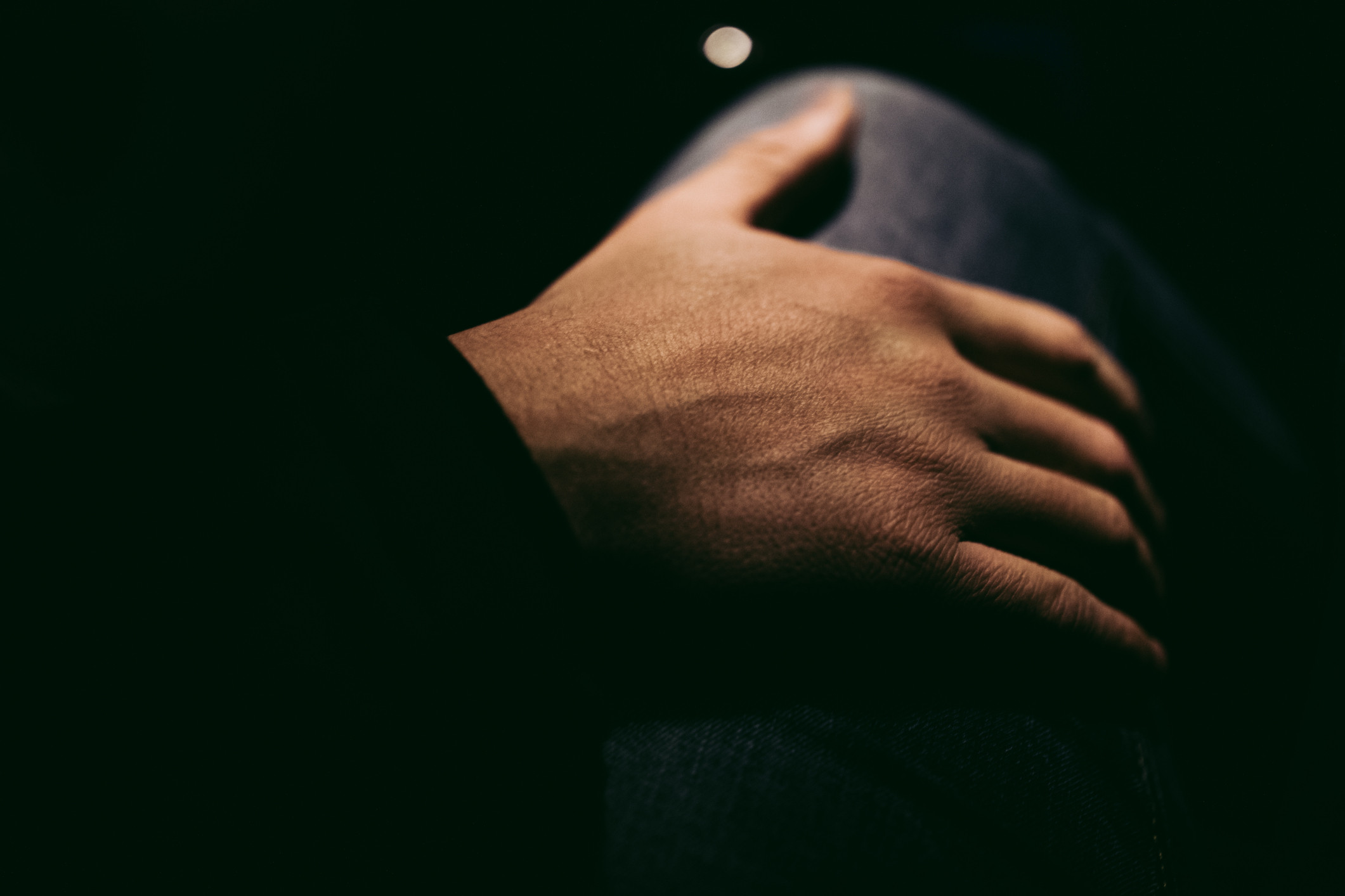 Caz de coșmar în Brăila. Un bărbat l-a violat pe minorul care s-a culcat cu soția lui. Totul a fost filmat de femeia infidelă