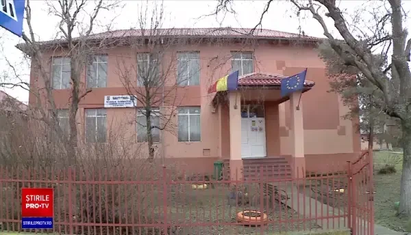 O profesoară din Olt le-a trimis elevilor poze deocheate, din greșeală, pe WhatsApp. Imaginile au devenit virale