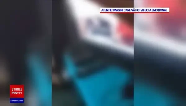 Copil cu dizabilități, bătut de tatăl său, în timp ce mama filmează și râde. Poliția a deschis dosar penal