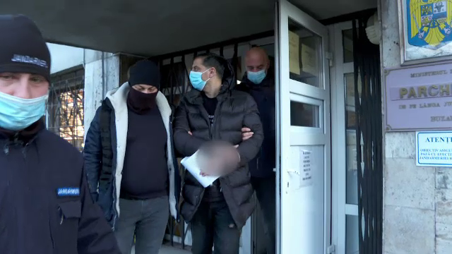 Tatăl și unchiul lui Abi Talent, reținuți pentru proxenetism și vrăjitorie. Suma uriașă câștigată