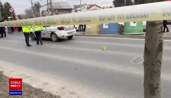 O mașină de poliție a lovit două fete în București