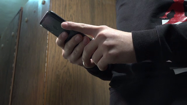 Un tată din Galați și-a incendiat fiul după ce a aflat că intră pe site-uri pentru adulți. Detalii șocante