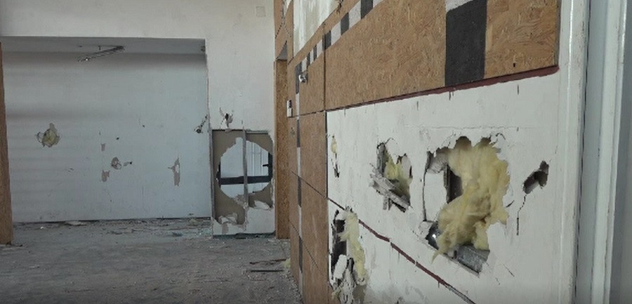 Brăila: O sală de sport, construită în 2008, a ajuns într-o stare deplorabilă, deși nu a fost folosită niciodată