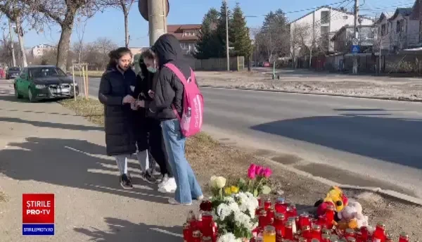 Altar la locul unde Raisa a murit lovită de mașina de poliție