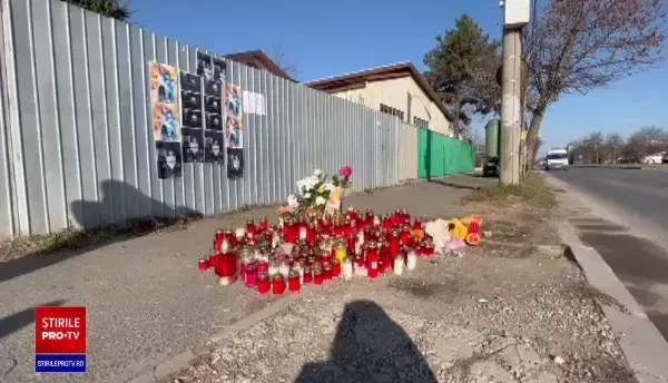 Altar la locul unde Raisa a murit lovită de mașina de poliție: sute de lumănări și poze cu fetița