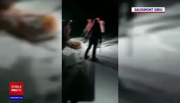 Doi turiști, surprinşi de o avalanşă în Munţii Făgăraş. Cum au reușit să supraviețuiască