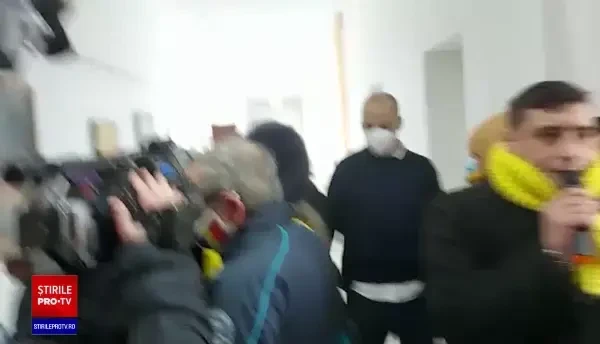 Dominic Fritz acuză „bandele” AUR că au pătruns ilegal în primărie, prin violențe. Anchetă la Poliția locală