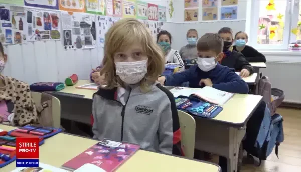 Toți copiii vor merge de luni la școală sau la grădiniță. Care sunt noile criterii pentru a rămâne online