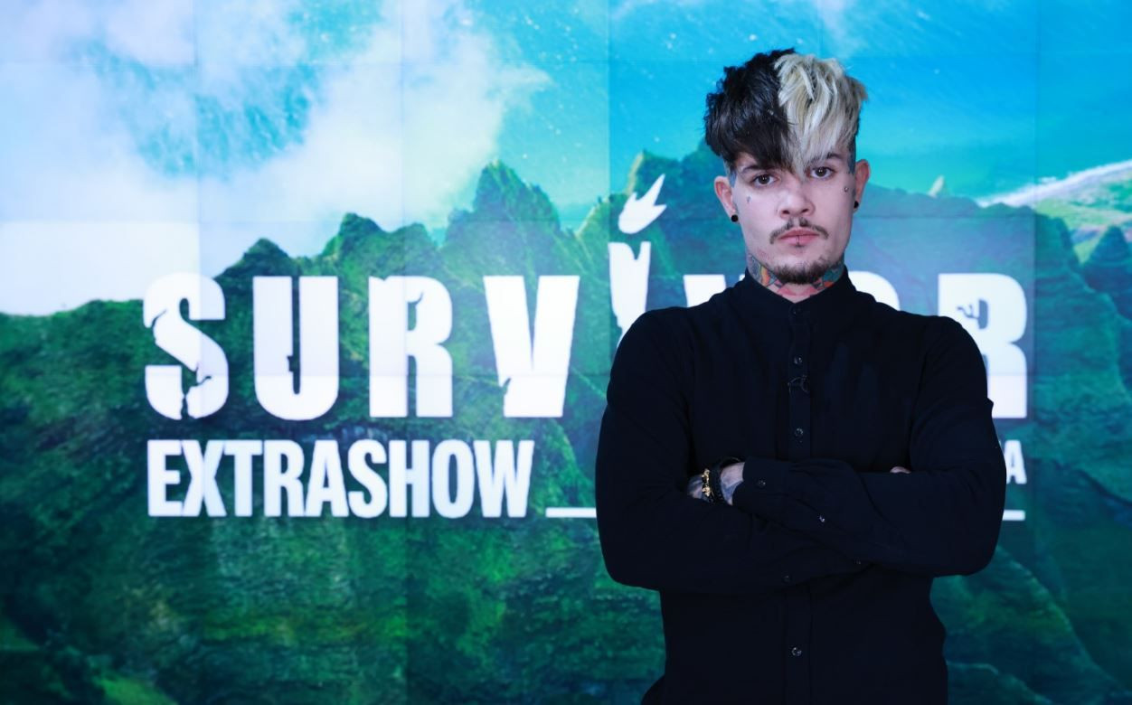 Zanni este prezentatorul show-ului online ”Survivor: Extrashow”