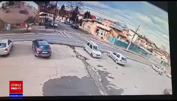 Noi imagini de la accidentul în care a murit Raisa, fetița de 11 ani lovită pe trecerea de pietoni de mașina poliției
