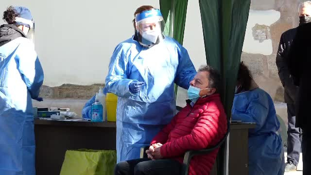 Omicron a acaparat marile orașe. Se cere suplimentarea personalului de la Ambulanță