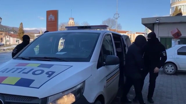 Percheziții la o grupare care falsifica permise de conducere străine. Cât cereau pentru documente