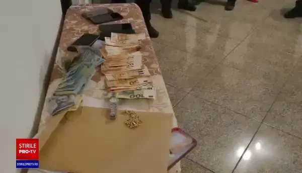 1Membri ai clanului Duduianu, acuzați de furt de electrocasnice din mai multe depozite. Valoarea se ridică la 200.000 de euro