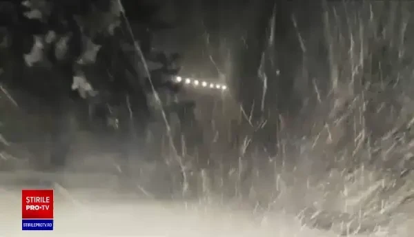 Vremea rea a pus stăpânire pe România. În Cluj-Napoca vântul a împins pe pistă un avion, la aterizare