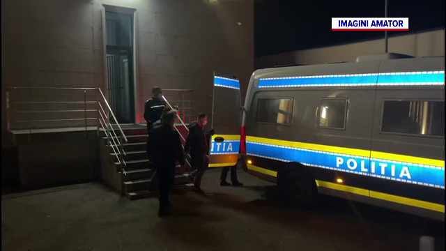 Trei doljeni, arestați pentru vaccinări fictive. Cât lua un medic pentru o ”vaccinare la chiuvetă”