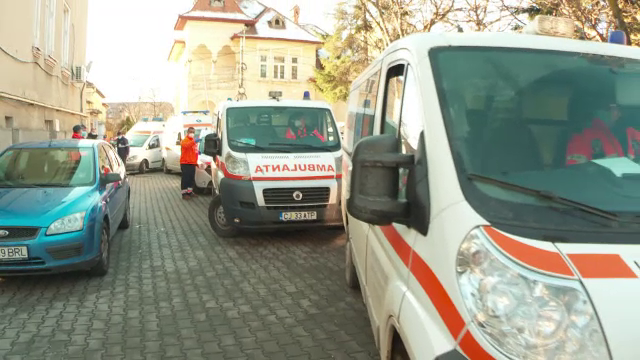 Sute de persoane s-au accidentat din cauza poleiului de pe străzi: „M-am dus ca sania”