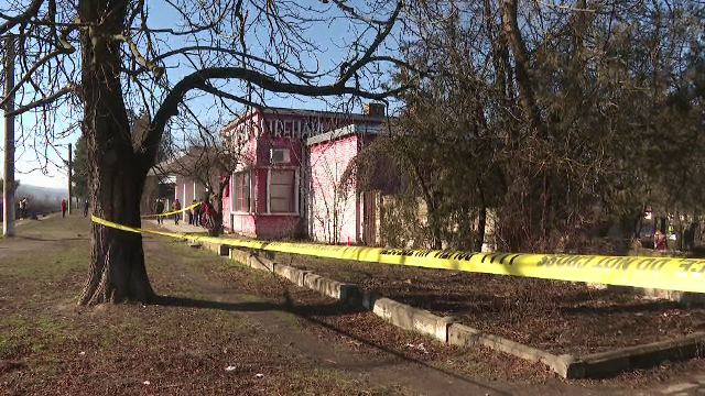 O polițistă s-a împușcat în cap, în baia gării din Strehaia. Principala ipoteză a anchetatorilor