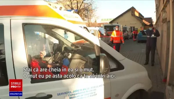 Sute de persoane s-au accidentat din cauza poleiului de pe străzi: „M-am dus ca sania”