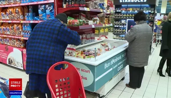 Românii sunt tot mai interesați de produsele reduse în prag de expirare din magazine