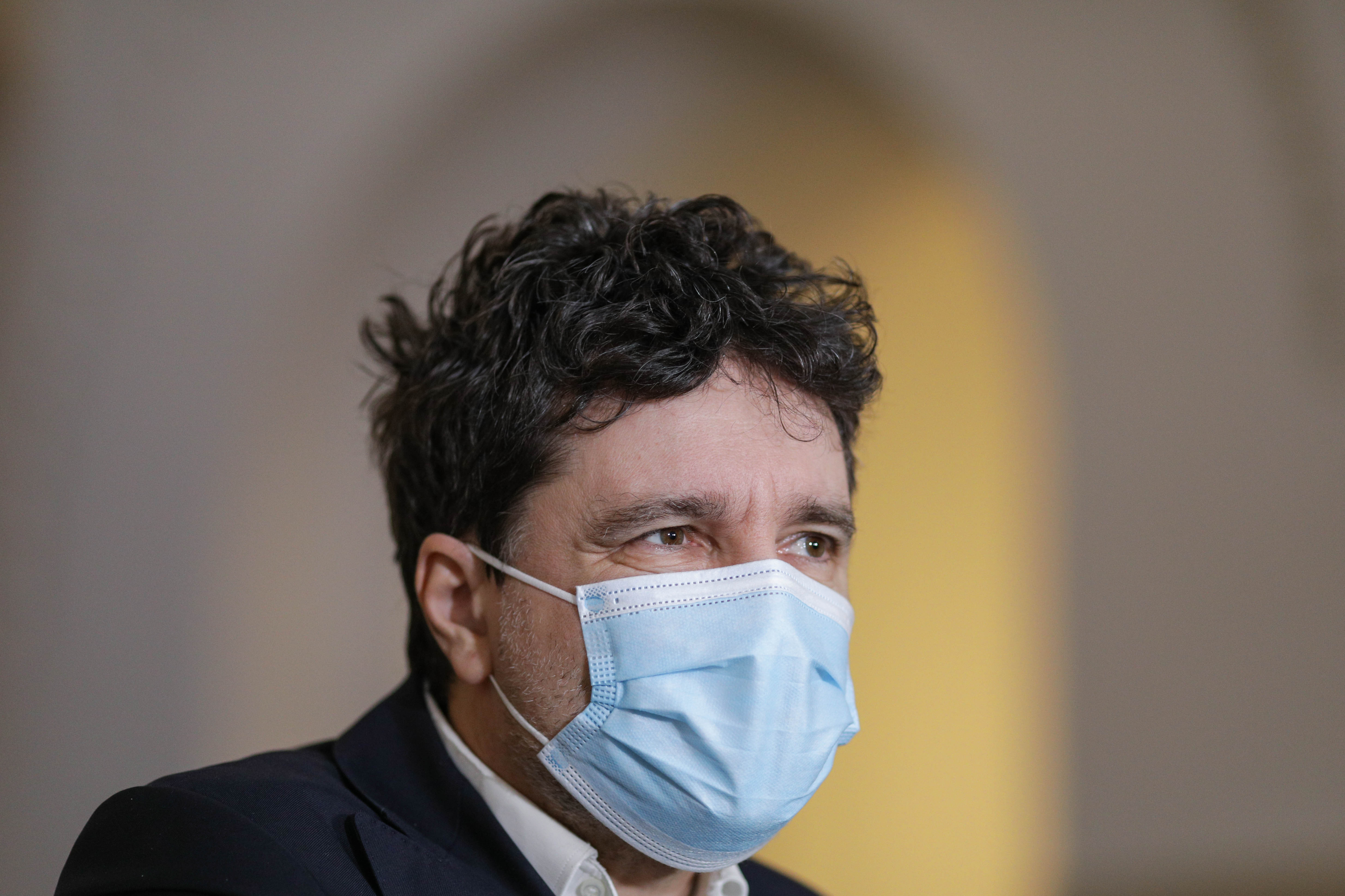 Nicuşor Dan anunţă achiziţionarea a peste 3.700 de bile extinctoare pentru cele 19 spitale din București