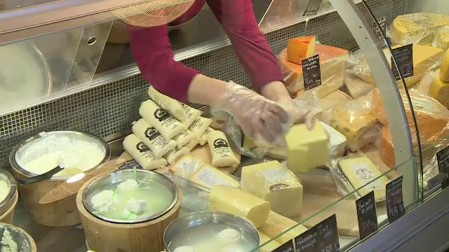 Consumul de lactate în România a crescut în ultimii ani. Brânzeturile rafinate sunt la mare căutare