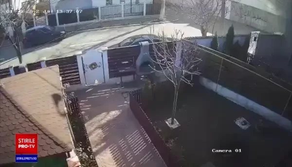 VIDEO Avarie la o fabrică de ciment din Voluntari. Casele au fost acoperite de praf de ciment