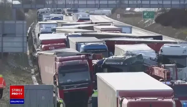 Carambol cu zeci de mașini și camioane pe o autostradă din Cehia