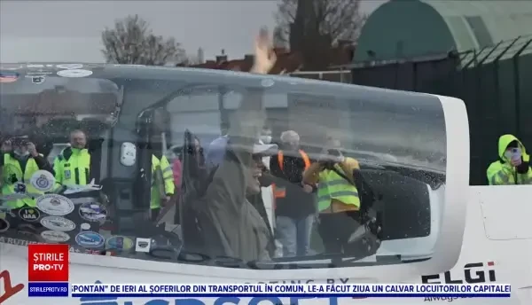 Cea mai tânără femeie-pilot din lume care a făcut ocolul Pământului este Zara Rutherford. A fost singură la manșă