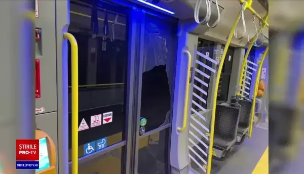 Tramvaiele electrice, ținta vandalilor din Iași. Pagubele sunt de mii de euro: ”E lipsă de educație”