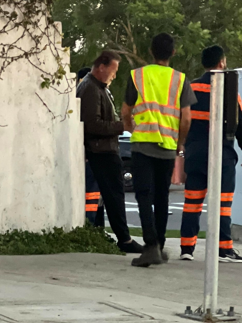 Arnold Schwarzenegger, implicat într-un accident cu 4 maşini la Los Angeles. O persoană a ajuns la spital