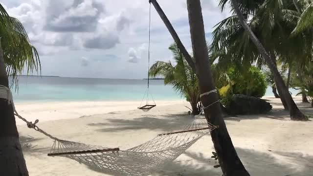 Cât costă asigurarea de călătorie. „Îți returnează o sumă de bani dacă intri în carantină și nu mai poți să pleci”