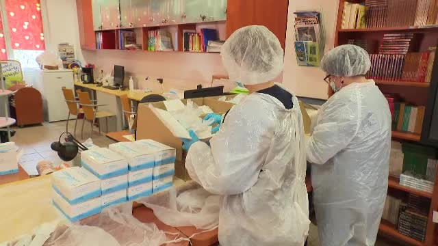 Când reîncepe testarea anti-Covid în școli. Profesorii nu vor mai pierde timp cu asamblarea testelor