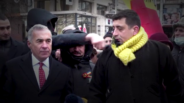 Cum a rescris George Simion cu cerneală sărbătoarea Unirii la Iași. Liderul AUR ar fi înscenat incidentul: ”Știa că va veni”