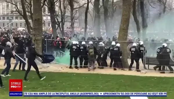 VIDEO Proteste la Bruxelles față de măsurile sanitare. Forţele de ordine au folosit tunuri cu apă şi gaze lacrimogene