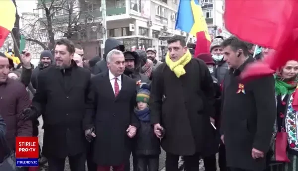 Cum a rescris George Simion cu cerneală sărbătoarea Unirii la Iași. Liderul AUR ar fi înscenat incidentul: ”Știa că va veni”