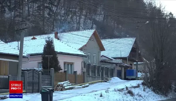 Un bătrân, găsit mort din cauza frigului. Câinele lui a rămas permanent lângă el