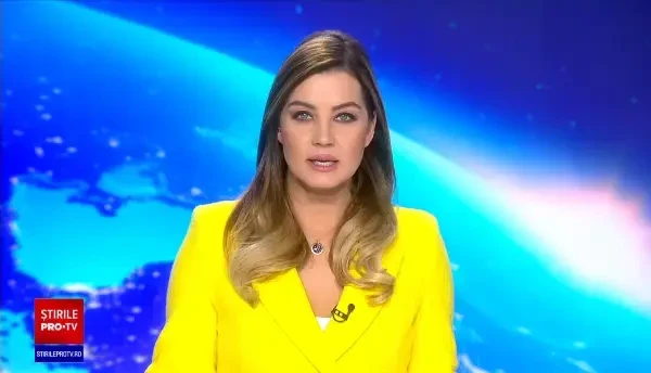 Imagini impresionante. Aproape 100 de schiori au coborât o pârtie cu făclii în mâini, pentru a marca Unirea Principatelor