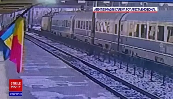 VIDEO. O fetiță de 13 ani a fost lovită de o locomotivă, în gara din Bacău. Momentul șocant a fost filmat