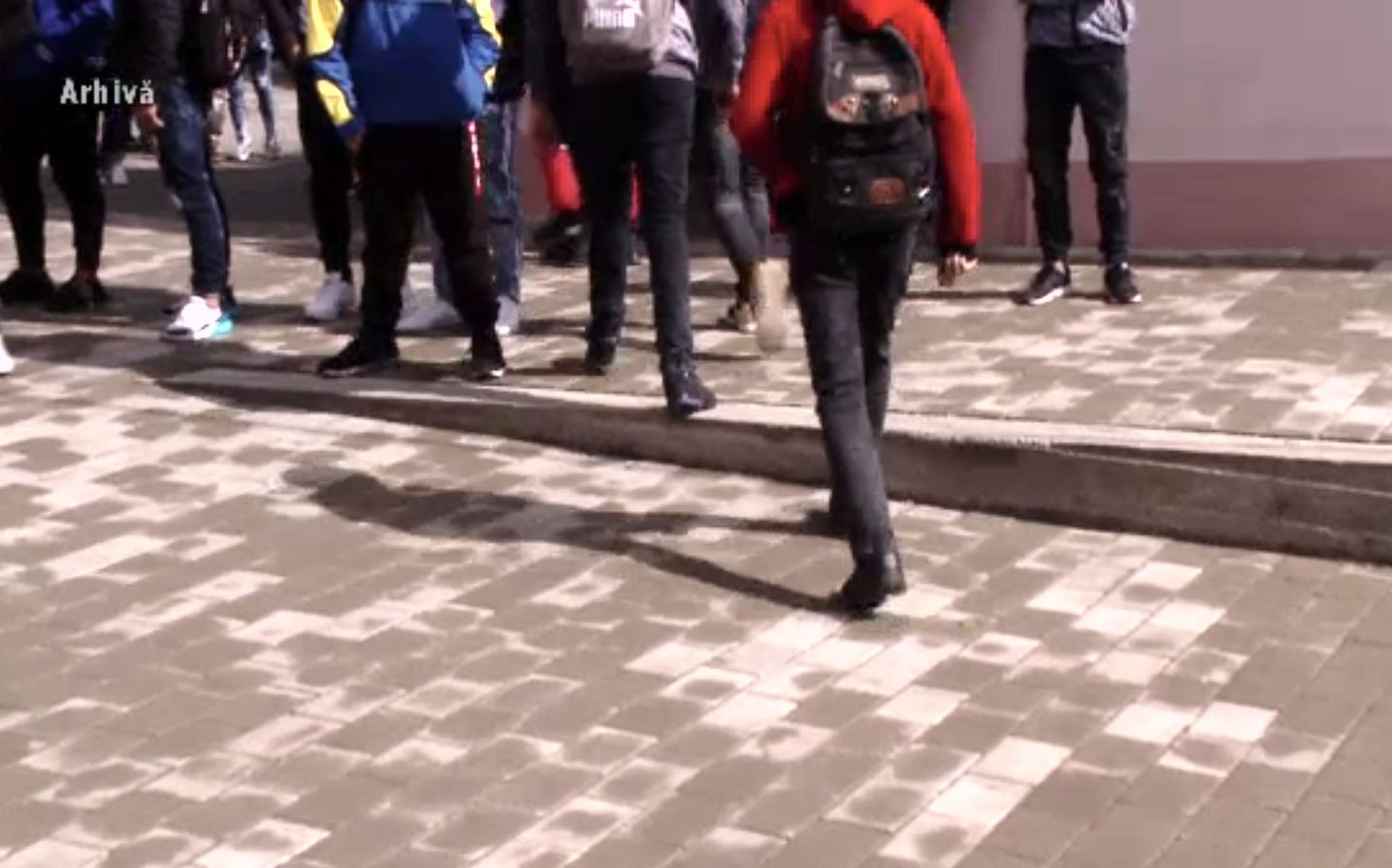 Momente de groază la o școală din județul Botoșani. Un elev a murit subit, în curte, în fața colegilor lui de clasă