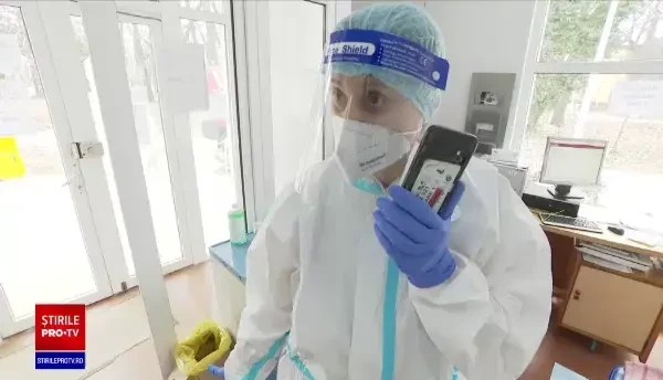 Peste 700 de elevi bolnavi de Covid-19 sunt internați. Cursurile din mai multe județe ar putea fi suspendate