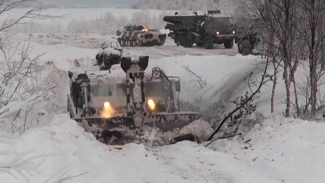 Biden anunță că Rusia va invada Ucraina în februarie, Kremlinul spune că nu vrea război. ”Se joacă de-a diplomația”