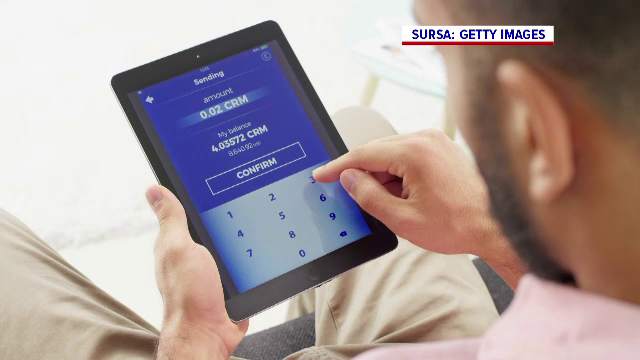 Români înșelați să investească în criptomonede la îndemnul influencerilor. Cum funcționează escrocheriile