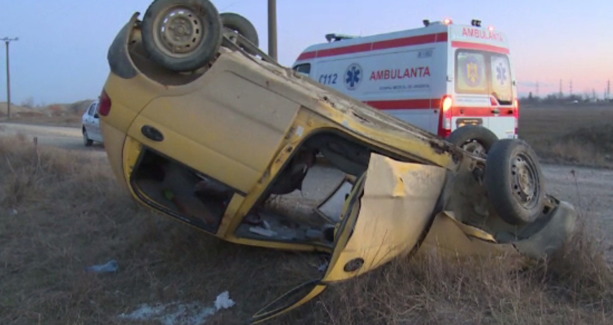 Un șofer băut și cu permisul anulat, prins de polițiști după ce a provocat un accident rutier în Prahova