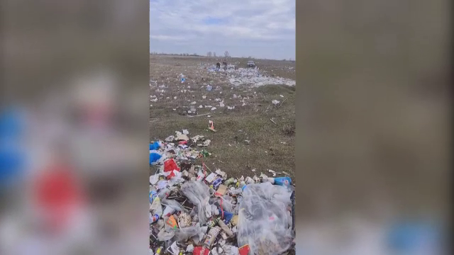 Câmpurile din Dolj, ”înghițite” de gunoaie. Zeci de kilometri sunt acoperiți de deșeuri